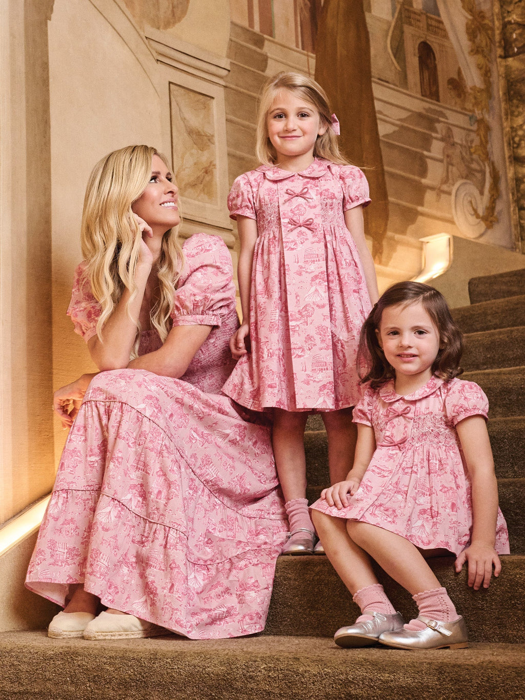 Robe smockée à la main pour fille, toile de Jouy rose