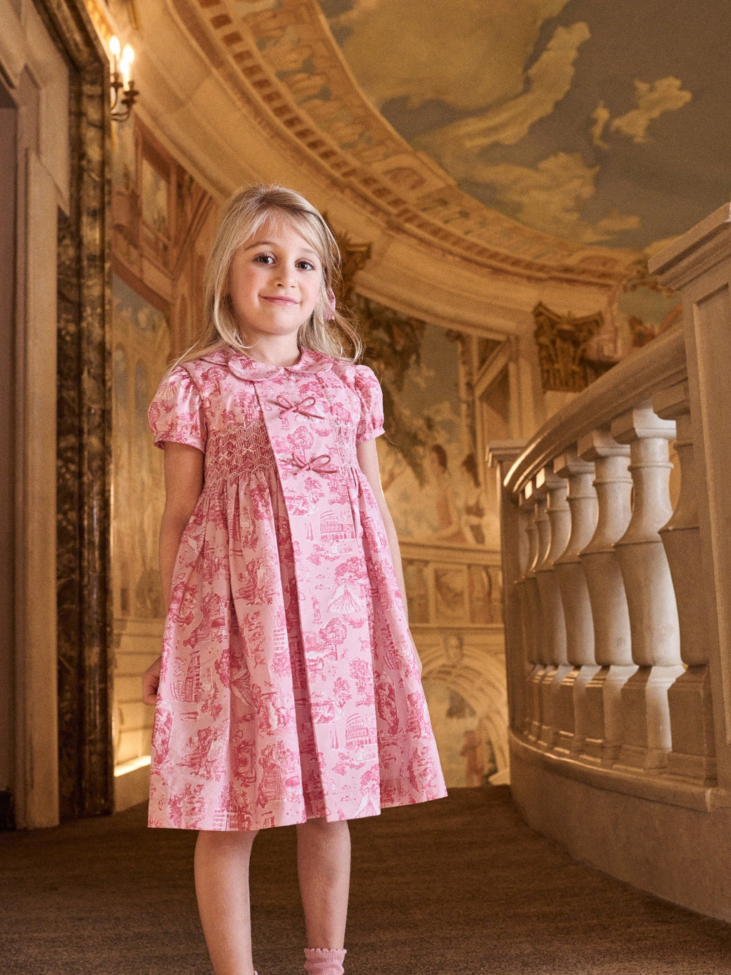 Robe smockée à la main pour fille, toile de Jouy rose