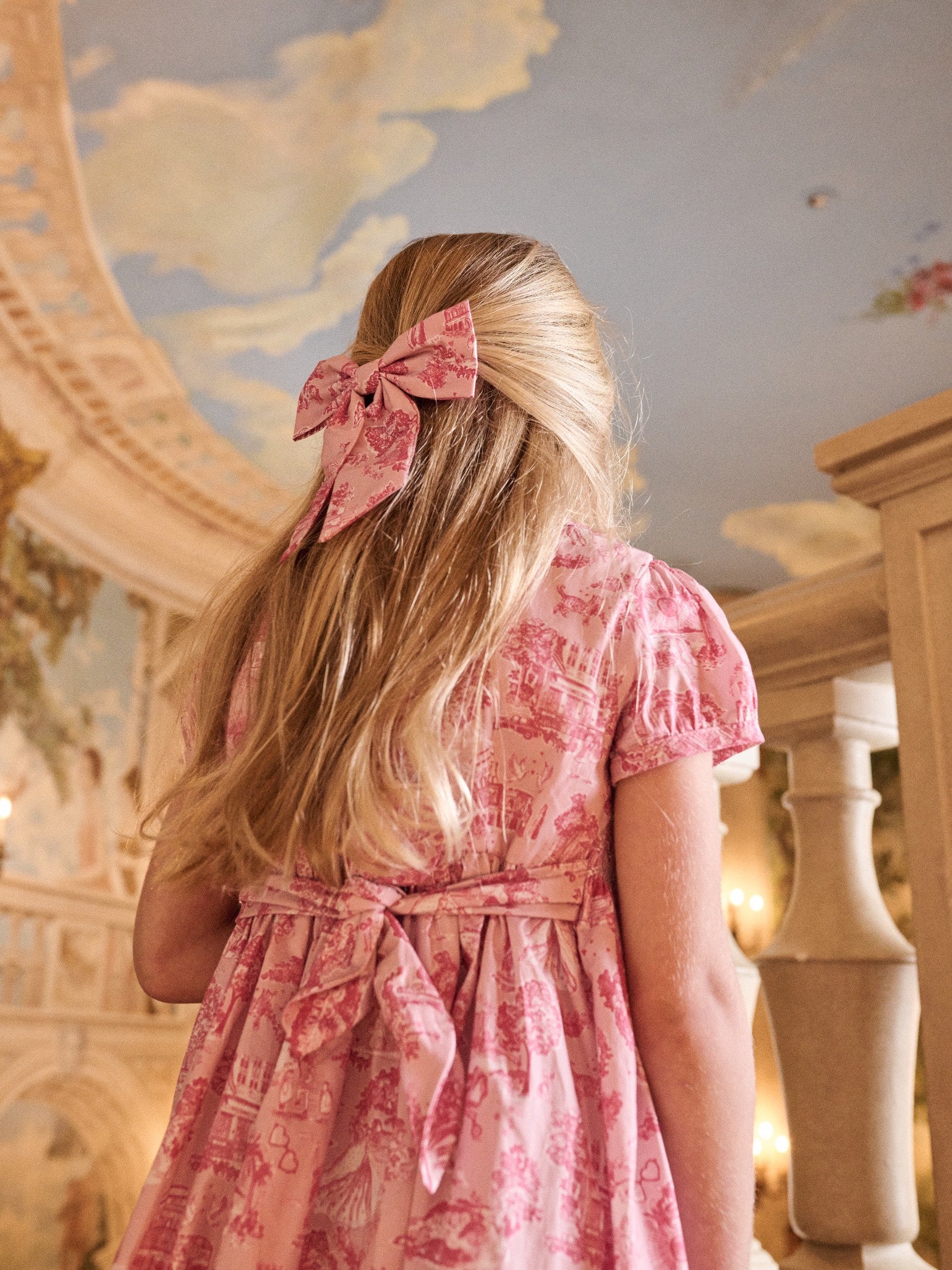 Robe smockée à la main pour fille, toile de Jouy rose