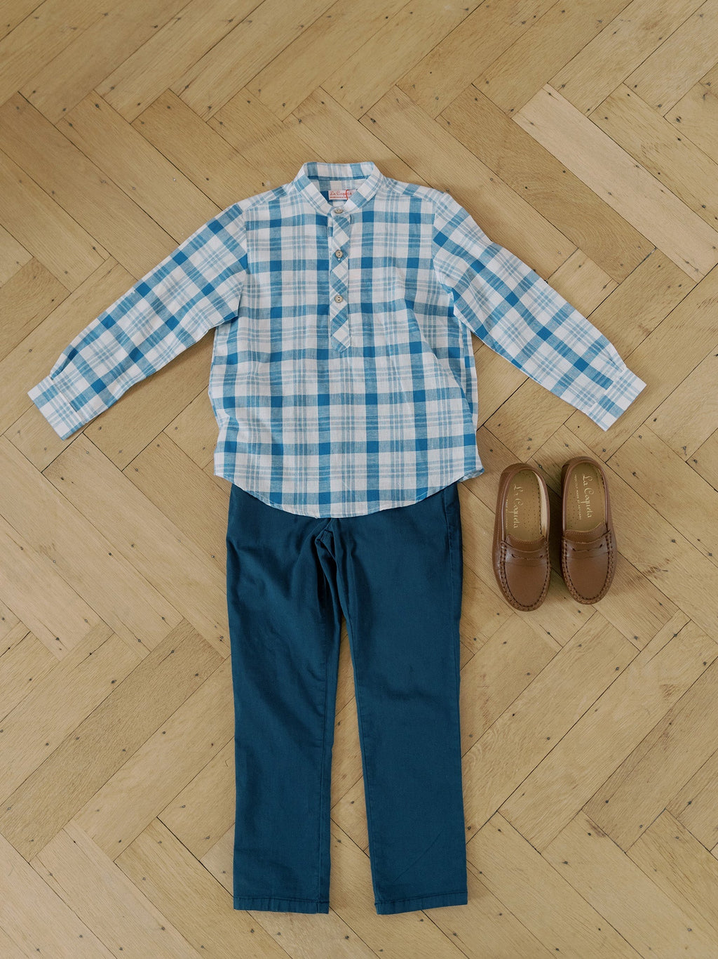 Chemise de garçon à manches longues en coton à carreaux bleus